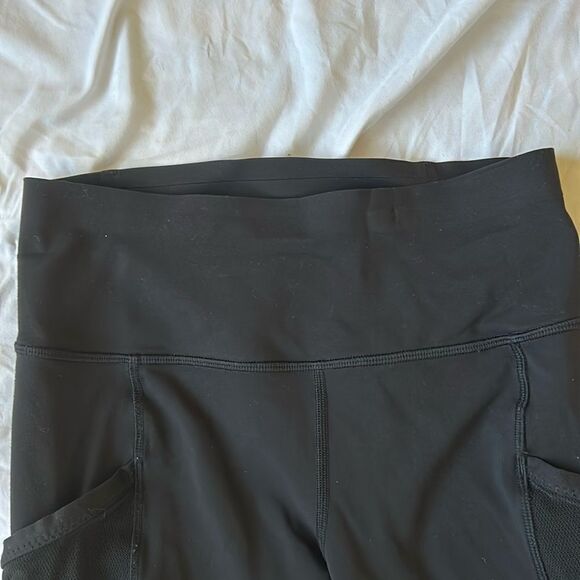 SOLD Lululemon Black tights/leggings Capri, size XS (6) preowned - Picture 8 of 12